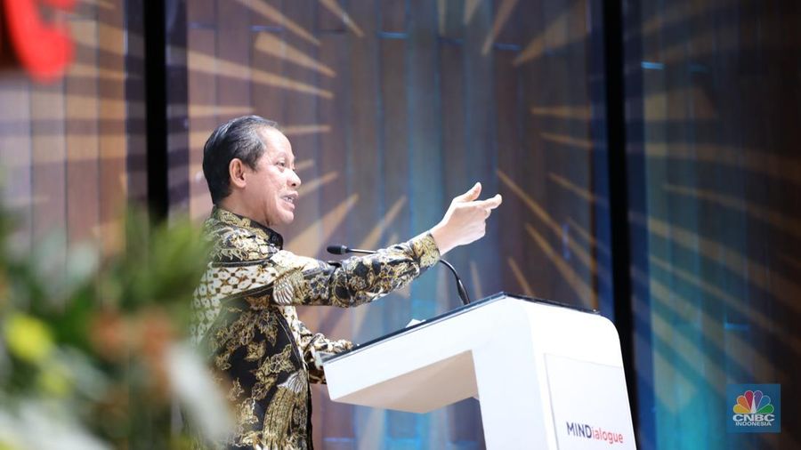 Menteri Lingkungan Hidup/Kepala Badan Pengendalian Lingkungan Hidup RI, Hanif Faisol Nurofiq dalam acara MINDIALOGUE Sharing Session with Environtment Minister dengan tema “Korporasi Hebat, Alam Selamat” di Soehana Hall energy building, Jakarta, Kamis (28/8/2025). (CNBC Indonesia/Tri Susilo)