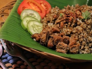 Seru! Berburu Lekker hingga Nasgor Babat Legendaris di Tjap Legende Surabaya