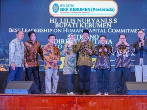 Bupati & 2 Perumda Kebumen Borong Penghargaan Best Human Capital Award