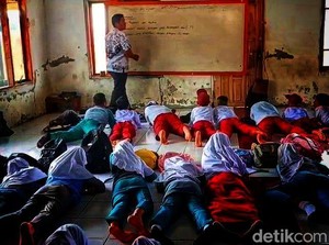 Musala Jadi Saksi Pelajar SD Cipaku Belajar dalam Keterbatasan