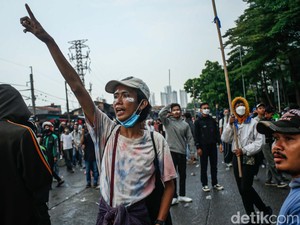 Mengapa Massa Demo Mengoleskan Pasta Gigi di Bawah Mata? Ini Penjelasan Ilmiahnya