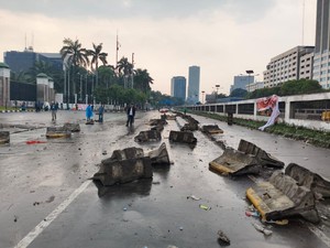 Video: Massa Pendemo Sempat Blokade Tol Dalkot Arah Slipi