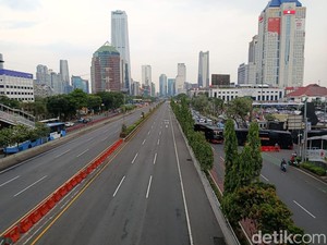 Massa Demo Masuki Jalan Tol Dalkot, Kendaraan Diputar Balik di Km 8 Cawang