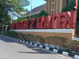 Bupati Klaten soal Viral Siswi Gagal Masuk Aubade gegara Hijab: Miskomunikasi