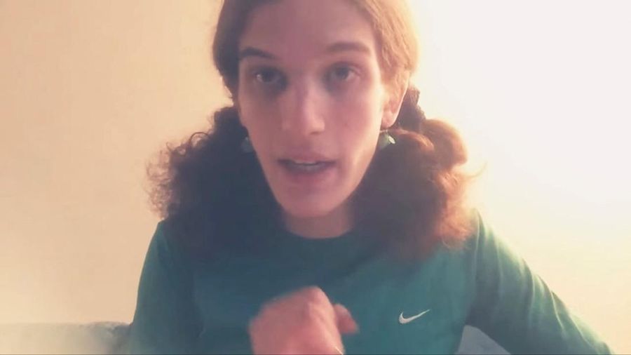 Robin Westman, yang diidentifikasi oleh sumber penegak hukum sebagai tersangka penembakan di Gereja Annunciation di Minneapolis, berbicara dalam gambar diam dari video tanpa tanggal yang sebelumnya diunggah ke media sosial dan direkam oleh Robin Westman. Video tersebut kini telah dihapus. Robin Westman via YouTube/via REUTERS