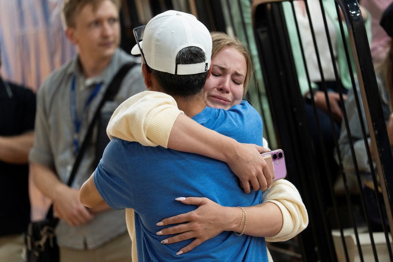 USA-MINNEAPOLIS/SHOOTING Families and loved ones reunite outside the police barricades after a shooting at Annunciation Church, which is also home to an elementary school, in Minneapolis, Minnesota, U.S. August 27, 2025. REUTERS/Ben Brewer