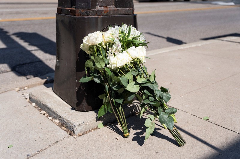 USA-MINNEAPOLIS/SHOOTING Families and loved ones reunite outside the police barricades after a shooting at Annunciation Church, which is also home to an elementary school, in Minneapolis, Minnesota, U.S. August 27, 2025. REUTERS/Ben Brewer