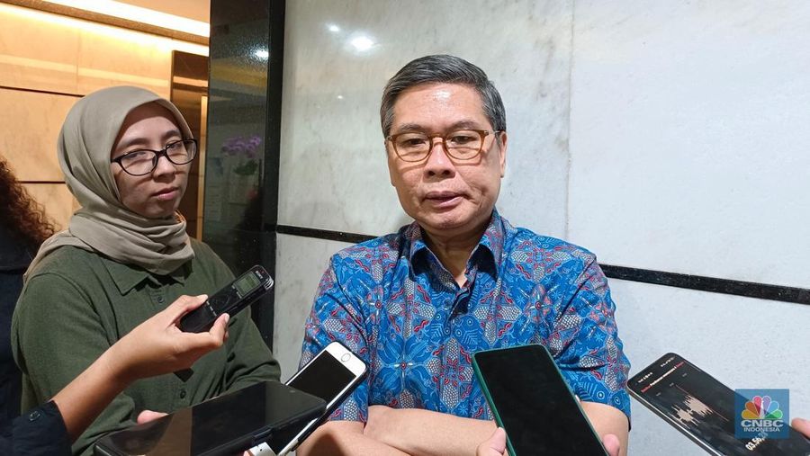 Wakil Ketua Umum Asosiasi Pengusaha Indonesia (Apindo), Sanny Iskandar saat ditemui di kantor DPN Apindo, Jakarta, Kamis (28/8/2025). (CNBC Indonesia/Martyasari Rizky)