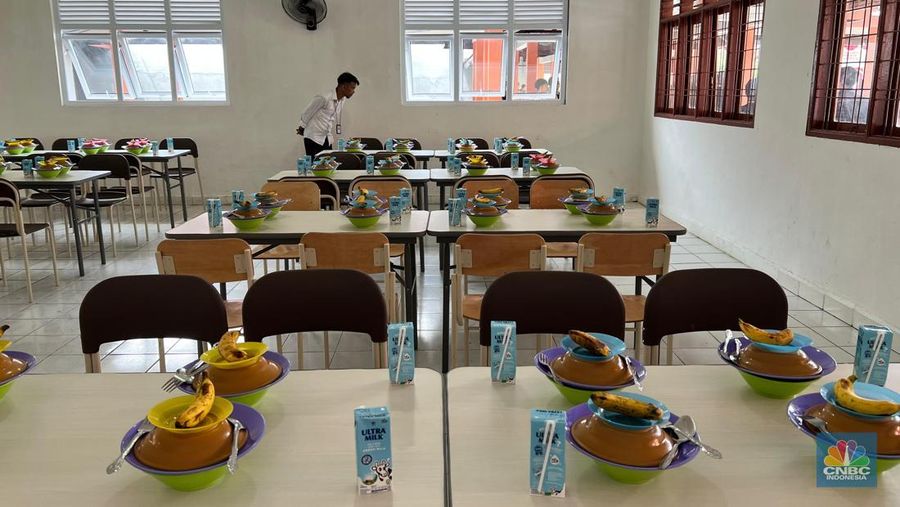 Wakil Presiden Gibran Rakabuming meninjau Sekolah Rakyat di Deli Serdang, Sumatera Utara, Kamis (28/8/2025). (CNBC Indonesia/Halima Sadiyah)