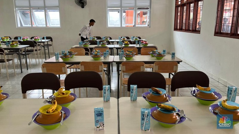 Wakil Presiden Gibran Rakabuming meninjau Sekolah Rakyat di Deli Serdang, Sumatera Utara, Kamis (28/8/2025). (CNBC Indonesia/Halima Sadiyah)