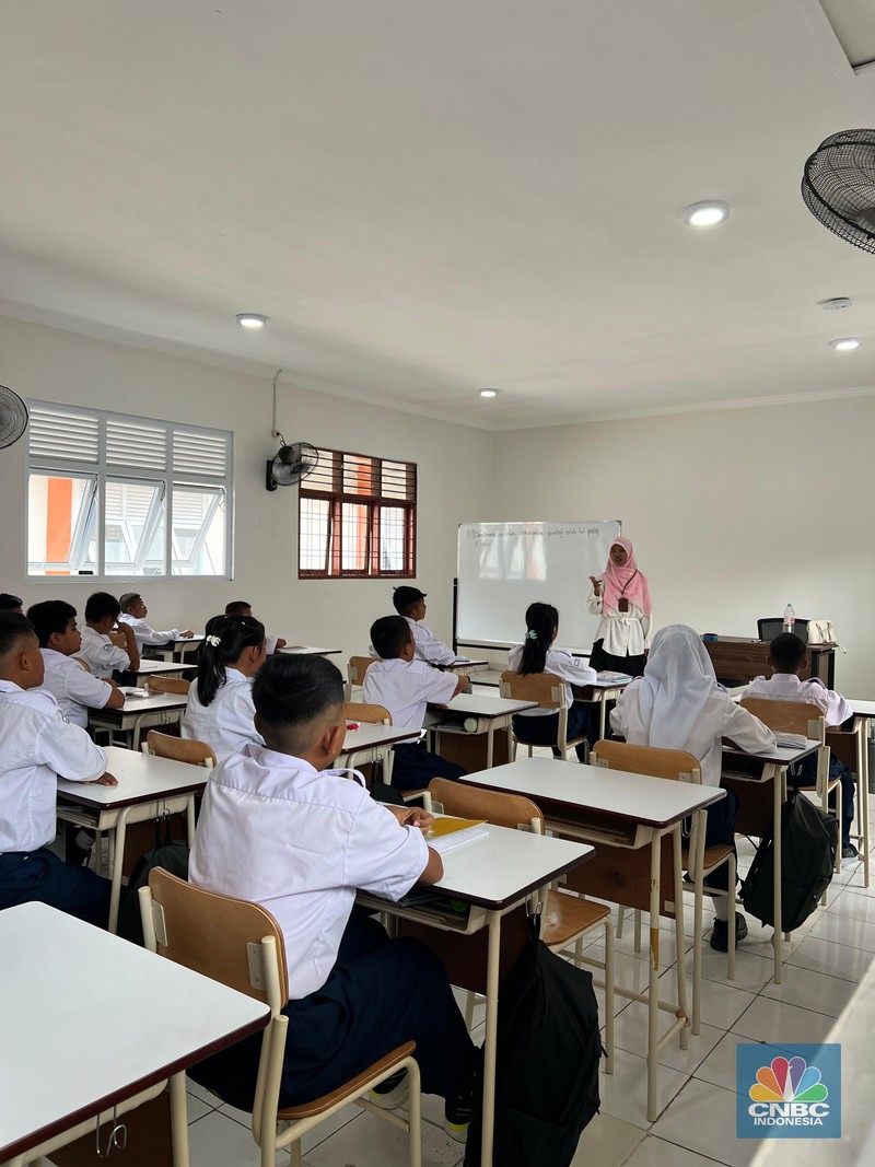 Wakil Presiden Gibran Rakabuming meninjau Sekolah Rakyat di Deli Serdang, Sumatera Utara, Kamis (28/8/2025). (CNBC Indonesia/Halima Sadiyah) Wakil Presiden Gibran Rakabuming meninjau Sekolah Rakyat di Deli Serdang, Sumatera Utara, Kamis (28/8/2025). (CNBC Indonesia/Halima Sadiyah)