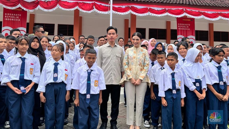 Wakil Presiden Gibran Rakabuming meninjau Sekolah Rakyat di Deli Serdang, Sumatera Utara, Kamis (28/8/2025). (CNBC Indonesia/Halima Sadiyah)