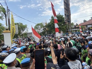 Ratusan Ojol Demo di Mapolres Sukabumi, Tuntut Keadilan untuk Affan-Umar