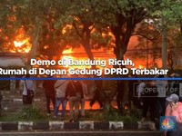Video: Demo di Bandung Ricuh, Rumah di Depan Gedung DPRD Terbakar