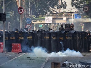 Arahan Prabowo ke Kapolri agar Polisi Jadi Korban Rusuh Naik Pangkat