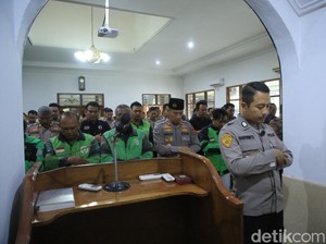 Dikira Demo, Belasan Ojol di Polres Madiun Ternyata Ikut Salat Gaib