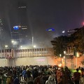 Hingga Malam, Demo 29 Agustus Memanas-Massa Bakar Halte TransJakarta