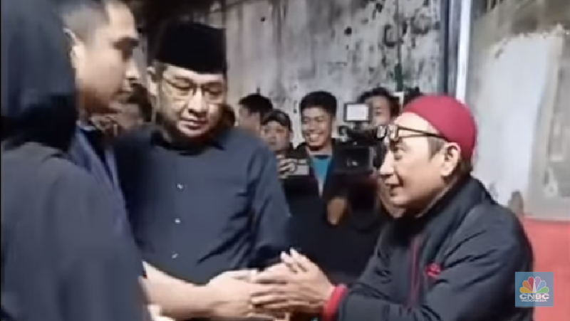 Suasana pemakaman driver ojek online Affan Kuurniawan yang meninggal dunia di TPU Karet Bivak, Jakarta, Jumat (29/8/2025). (CNBC Indonesia/Faisal Rahman)