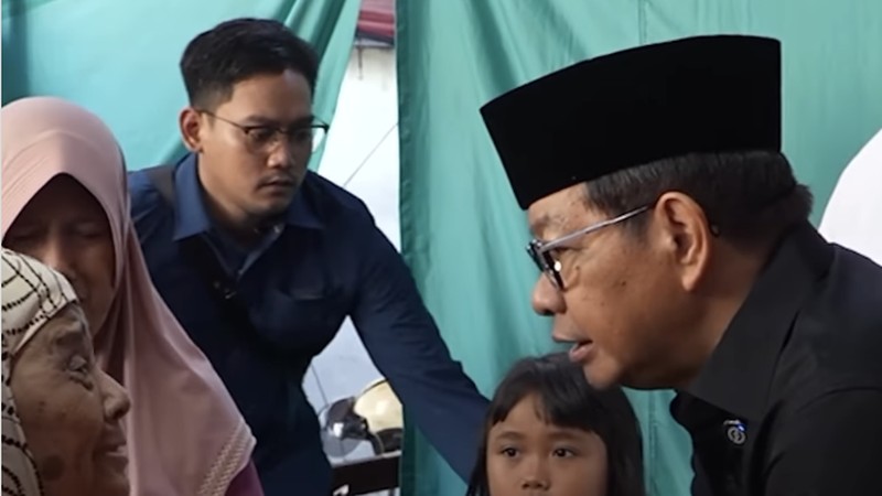 Suasana pemakaman driver ojek online Affan Kuurniawan yang meninggal dunia di TPU Karet Bivak, Jakarta, Jumat (29/8/2025). (CNBC Indonesia/Faisal Rahman)