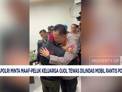 Kapolri Peluk dan Minta Maaf ke Keluarga Ojol Tewas Dilindas Rantis
