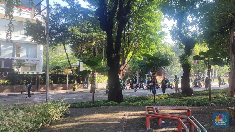 Suasana terkini di depan kantor Brimob kwitang. (CNBC Indonesia/Maesaroh)