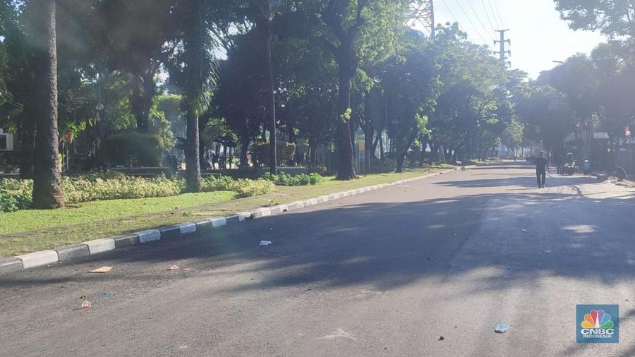 Suasana terkini di depan kantor Brimob kwitang. (CNBC Indonesia/Maesaroh)