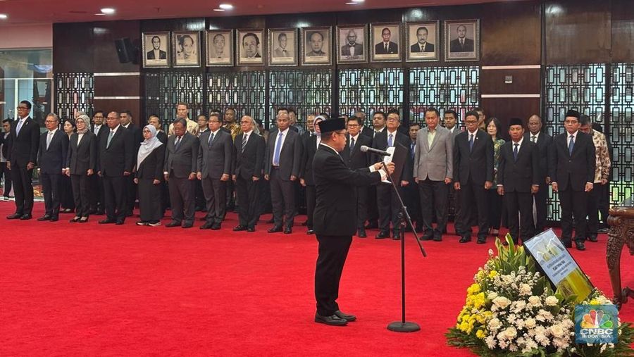 Laode Sulaeman resmi dilantik menjadi Dirjen Migas Kementerian ESDM, Jumat (29/8/2025). (Dok KESDM)
