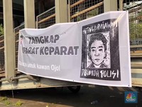 Video: Massa Geruduk Polda Metro Jaya, Tuntut Keadilan untuk Affan