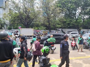 Massa Ojol yang Antar Jasad Affan ke TPU Karet Bivak Membubarkan Diri