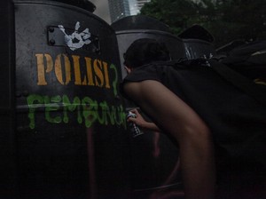Buntut Demo Ricuh, Satu Anggota Brimob Alami Pendarahan Dirawat di RS Polri