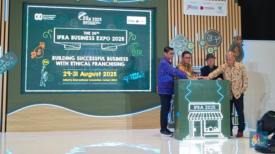 Menteri Perdagangan (Mendag) Budi Santoso dalam Opening Ceremony the 24th International Franchise, Licence, and Business Concept Expo and Conference (IFRA) 2025 di JCC Senayan, Jakarta, Jumat (29/8/2025) (Martyasari Rizky/ CNBC Indonesia)