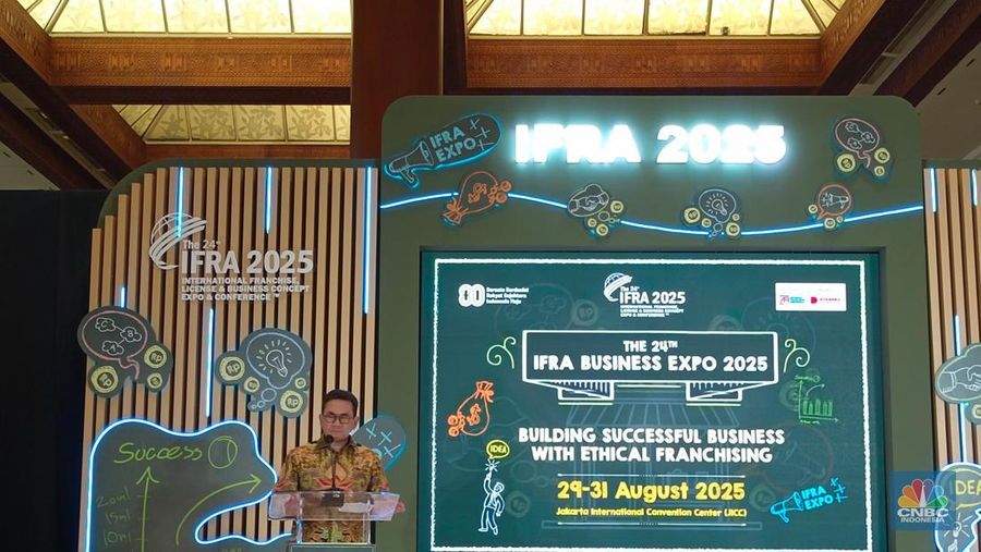 Menteri Perdagangan (Mendag) Budi Santoso dalam Opening Ceremony the 24th International Franchise, Licence, and Business Concept Expo and Conference (IFRA) 2025 di JCC Senayan, Jakarta, Jumat (29/8/2025) (Martyasari Rizky/ CNBC Indonesia)