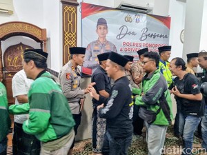 Polres Ponorogo-Ojol Lakukan Salat Gaib dan Tahlilan untuk Affan