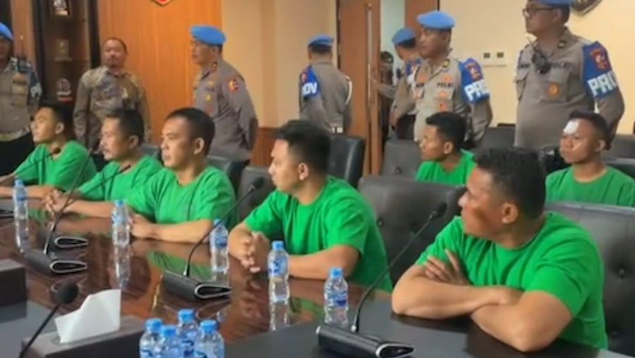 Pemeriksaan tujuh anggota Brimob pelindas Affan. Pemeriksaan tujuh anggota Brimob pelindas Affan. (Instagram/Propam Polri)