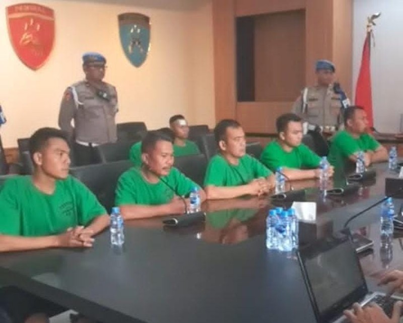 Pemeriksaan tujuh anggota Brimob pelindas Affan. (Instagram/Propam Polri)