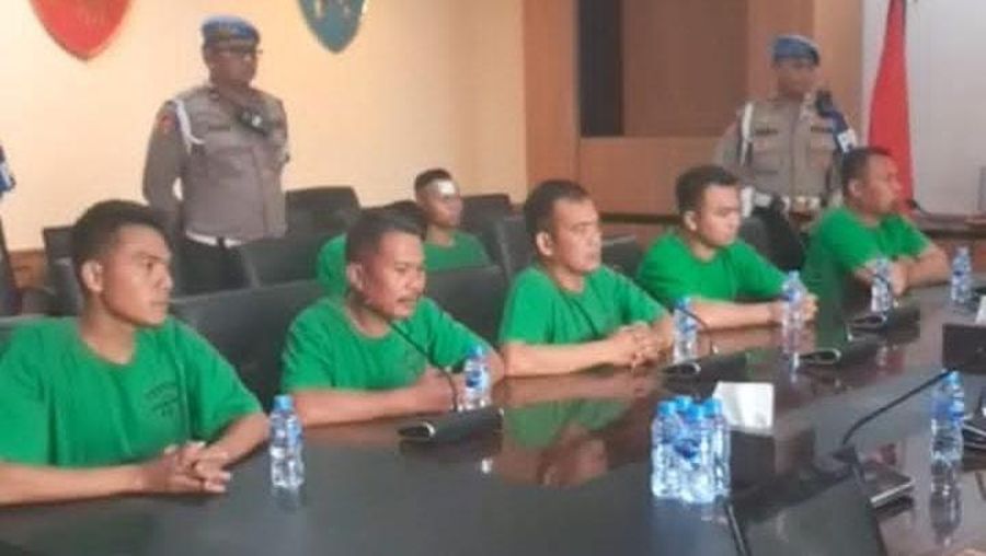 Pemeriksaan tujuh anggota Brimob pelindas Affan. Pemeriksaan tujuh anggota Brimob pelindas Affan. (Instagram/Propam Polri)