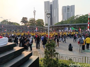 Mahasiswa UI Tiba di Polda Metro Bela Affan Ojol Tewas Dilindas Rantis