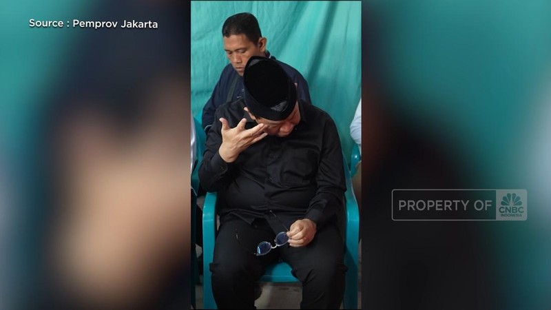 Suasana pemakaman driver ojek online Affan Kuurniawan yang meninggal dunia di TPU Karet Bivak, Jakarta, Jumat (29/8/2025). (CNBC Indonesia/Faisal Rahman)