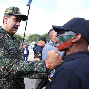 Potret Presiden Turun Gunung Lawan 
