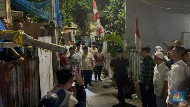 Prabowo Datangi Rumah Affan Kurniawan yang Tewas Dilindas Polisi