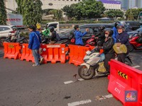 Update Demo, Mahasiswa Mulai Serbu Polda Metro-Jalan Gatsu Ditutup
