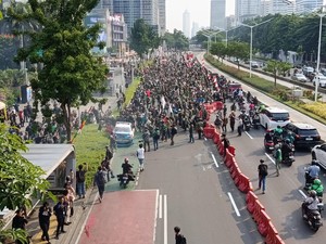 Massa Bela Affan Kurniawan Demo di Polda Metro, Akses MRT-Lalin SCBD Ditutup