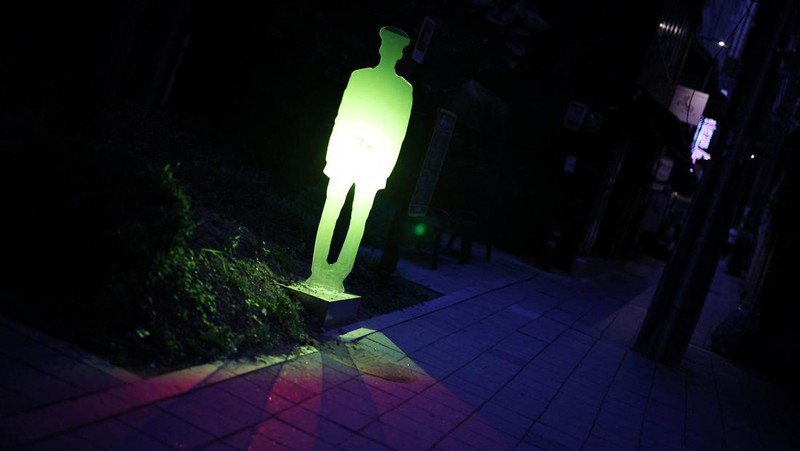 People walk near a life-size holographic police officer installed to prevent crime at a park in Seoul, South Korea, August 28, 2025. REUTERS/Kim Hong-Ji