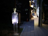Cegah Aksi Kriminal di Taman, Negara Ini Buat Polisi Hologram