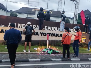 Massa Jogja Memanggil Geruduk Polda DIY!