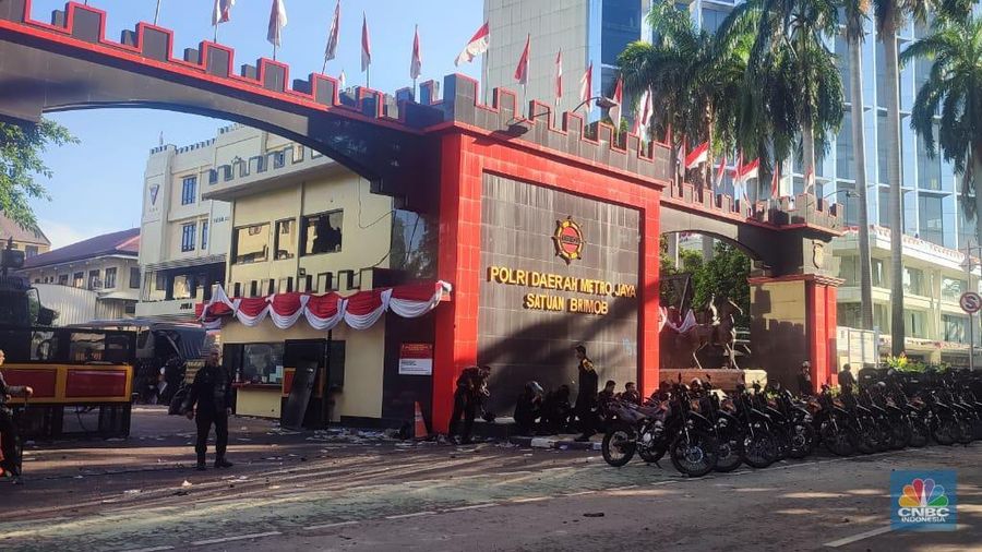 Suasana terkini di depan kantor Brimob kwitang. (CNBC Indonesia/Maesaroh) Suasana terkini di depan kantor Brimob kwitang. (CNBC Indonesia/Maesaroh)