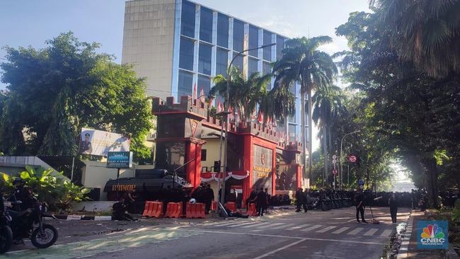 Kondisi Terkini Mako Brimob Kwitang, Massa Masih Bertahan