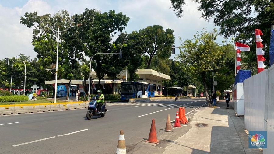 Suasana terkini di Jalan Medan Merdeka Barat, Jakarta Pusat, Jumat (29/8/2025). (CNBC Indonesia/Novina Putri Bestari)