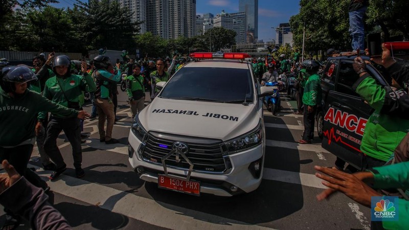 Iring-iringan Ribuan Driver Ojol mengantar jenazah Affan Kurniawan yang meninggal karena dilindas kendaraan taktis (rantis) Barracuda Brimob di sepanjang jalan Sudirman-Thamrin, Jakarta Jumat, 29/8. (Ist)