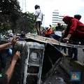 Potret Massa Preteli Mobil yang Hangus Terbakar di Mako Brimob Kwitang